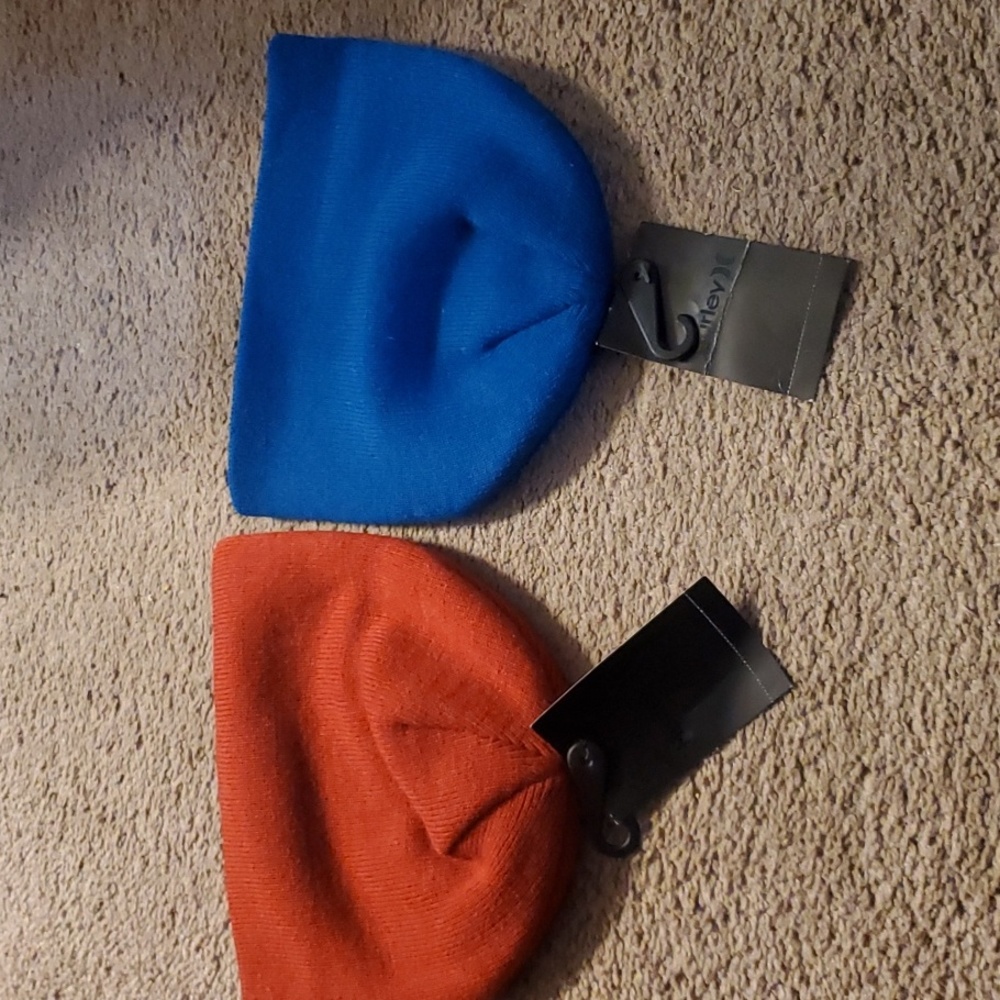 HURLEY  Beanie Blue or Red?